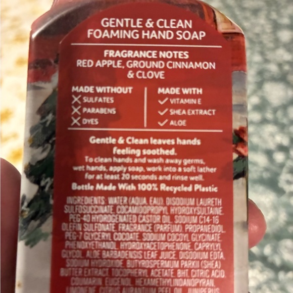 BBW ‘Tis The Season 🤶Gentle & Clean Foaming Hand Soap - Red. (4) - Picture 2 of 4